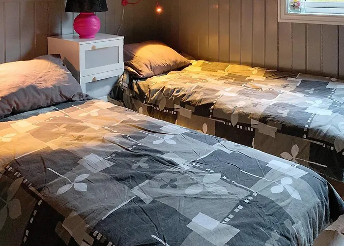 6 Person In Aure-by Traum *